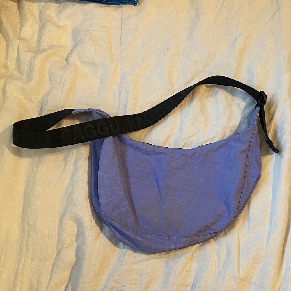 Baggu medium crescent Shoulder Bag in Periwinkle